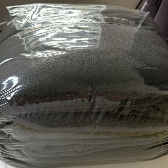 Paws Off Queen Size Protective Bed Cover Keep Pets Stains Off The Bed - Picture 4 of 4